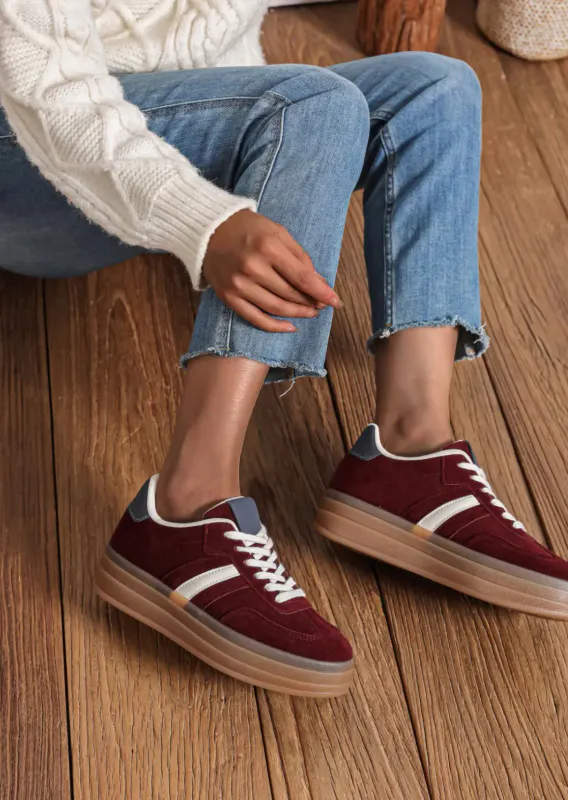 Sneakers W/Stripes Qnuz