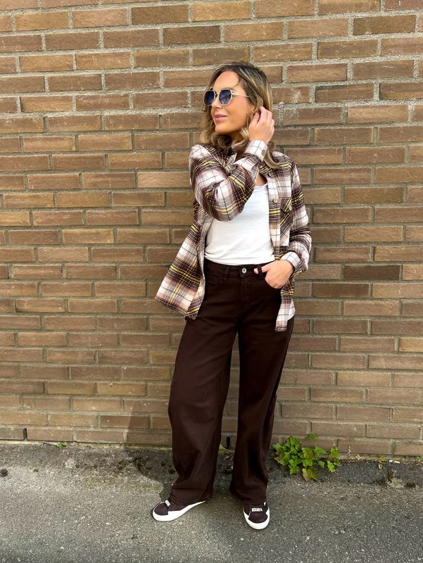 Brownie Loose Barrel Jeans