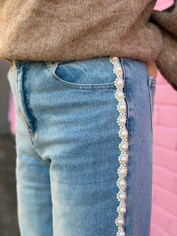 Jeans w/ Ribbon & Pearls Qnuz