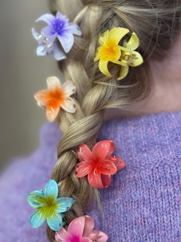 Small Flower Hairclip